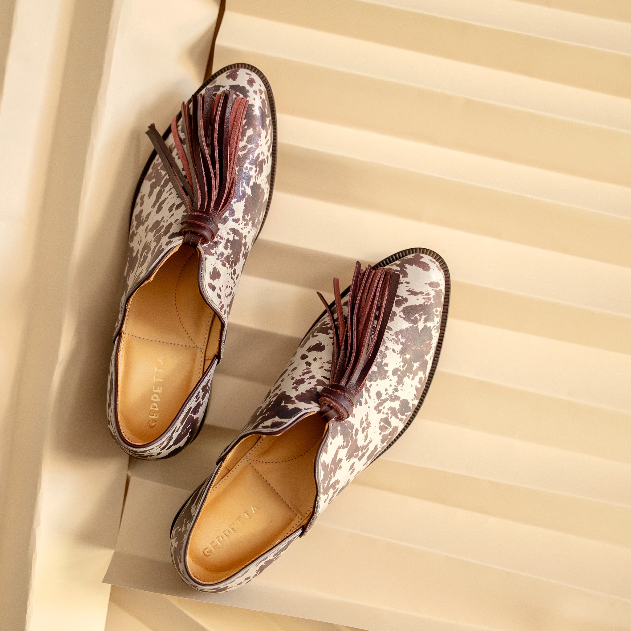 Zapato Maida Cow Pompón Burgundy