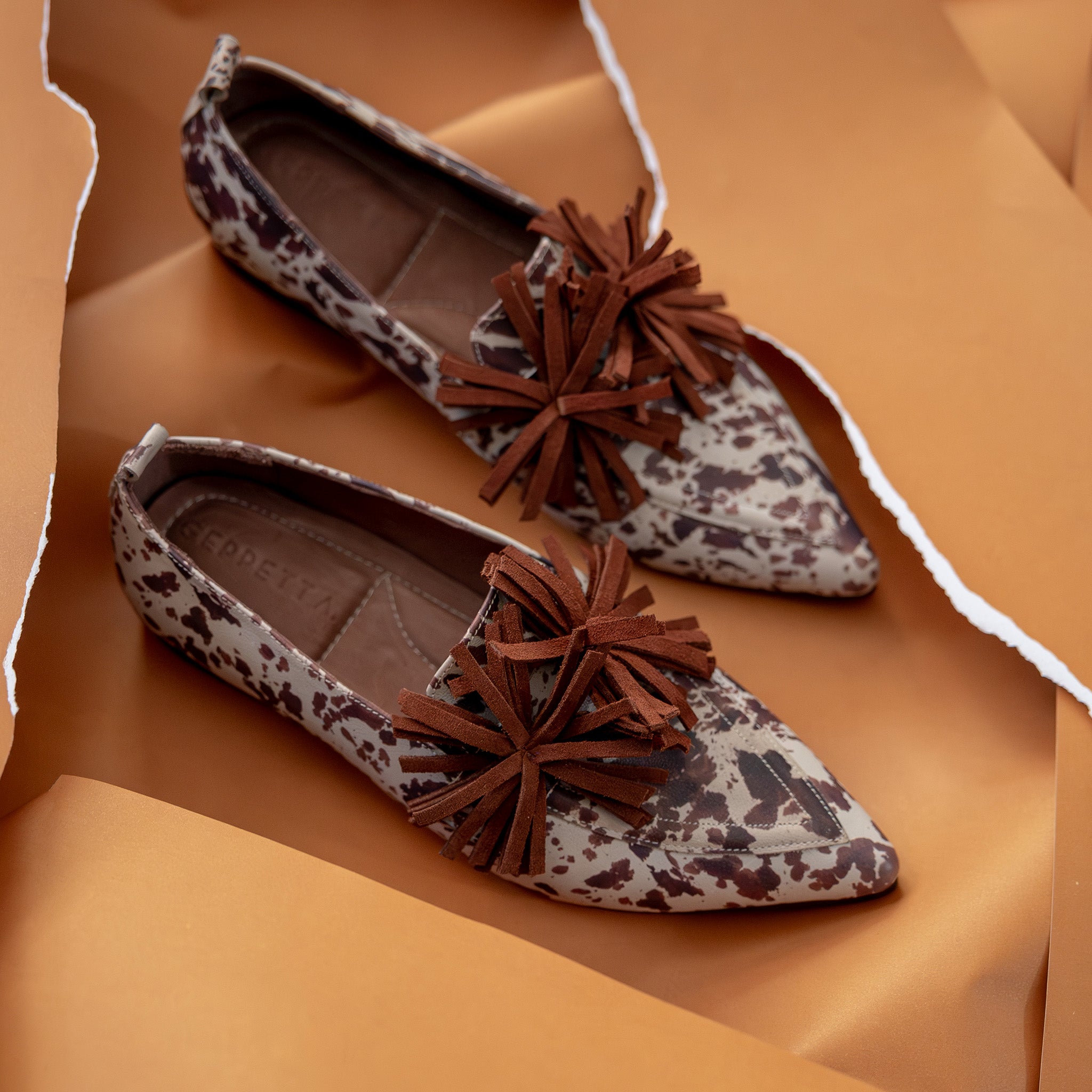 Ballerina Simona Cuero Cow Pompón Roble