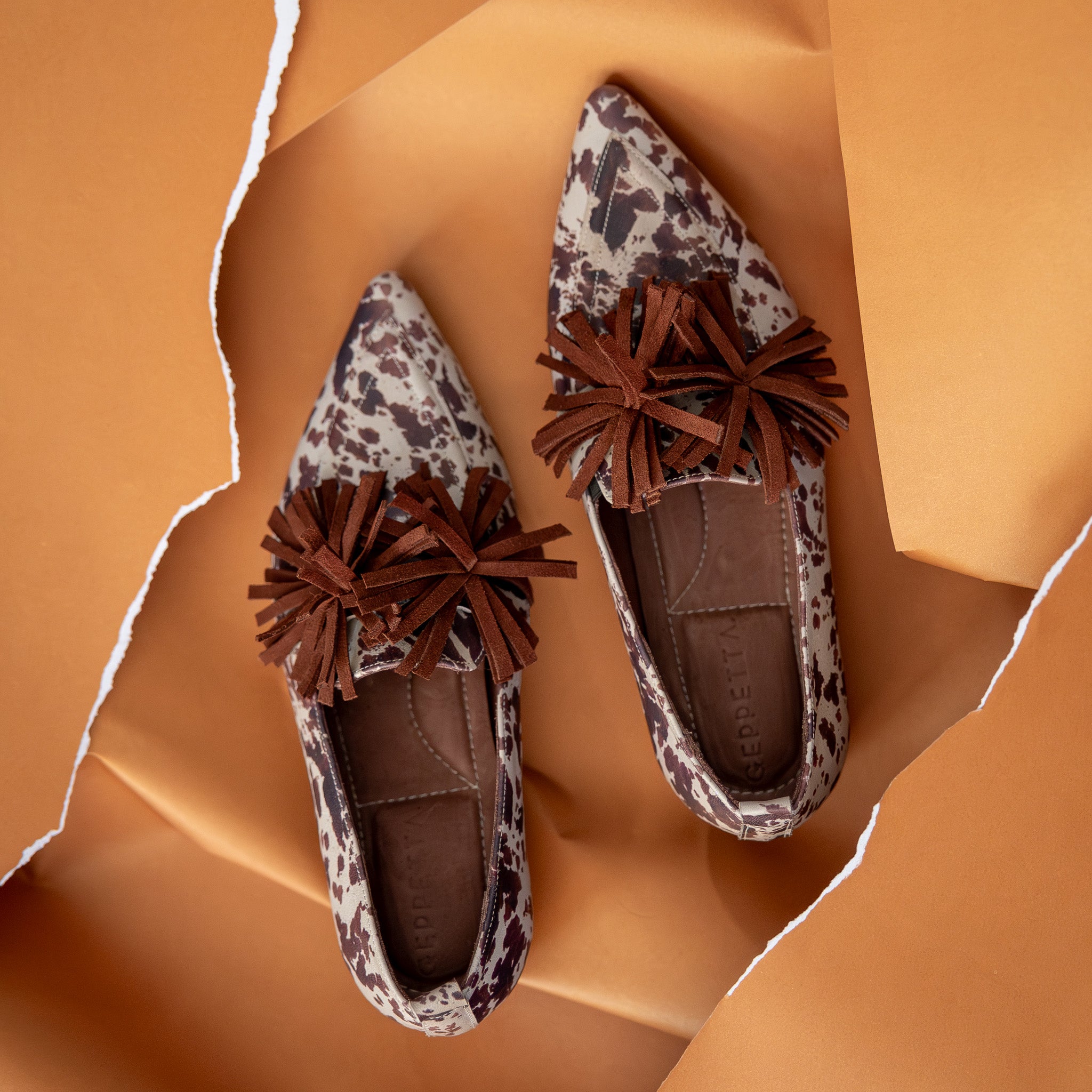 Ballerina Simona Cuero Cow Pompón Roble