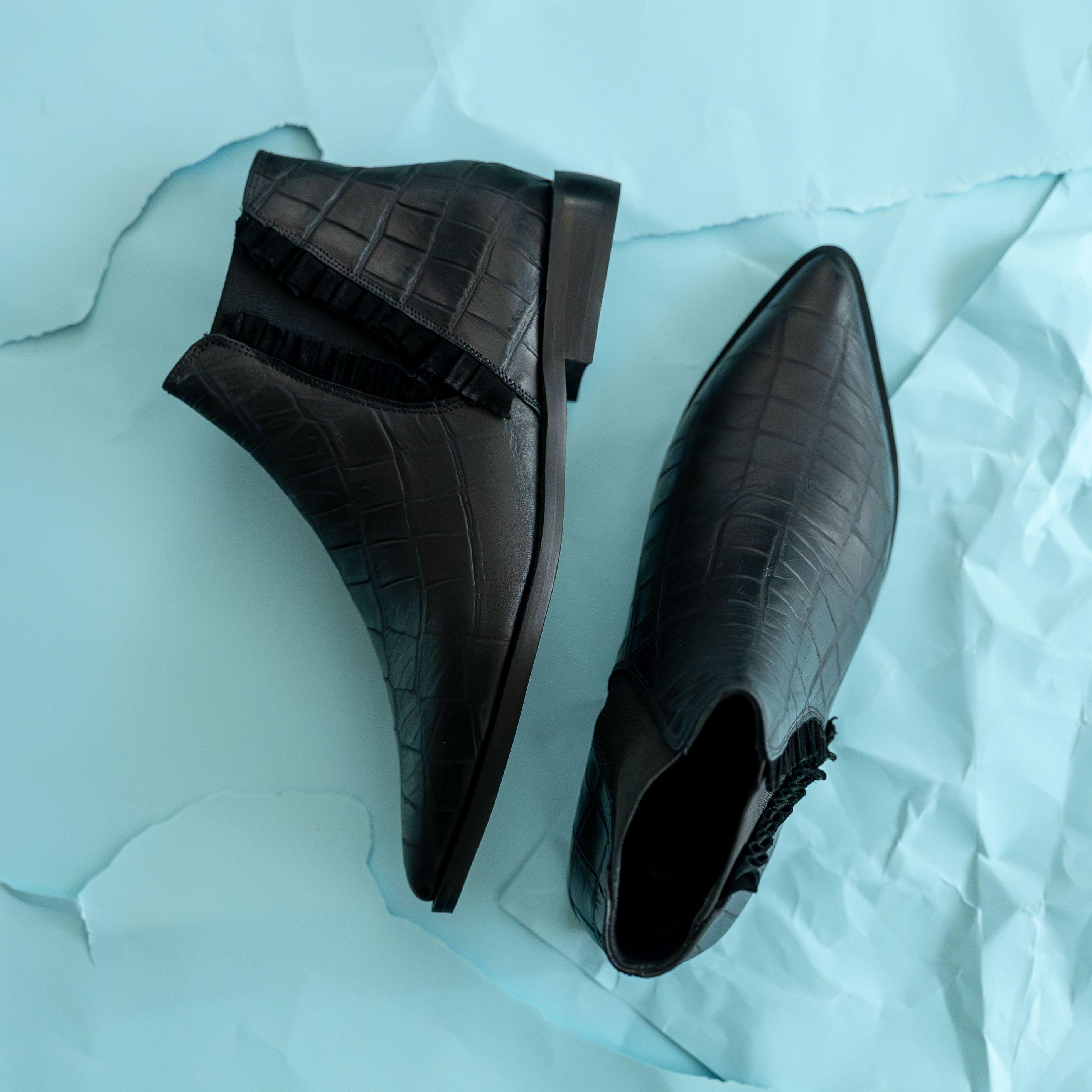 Botin Chelsea Barbs Cuero Negro