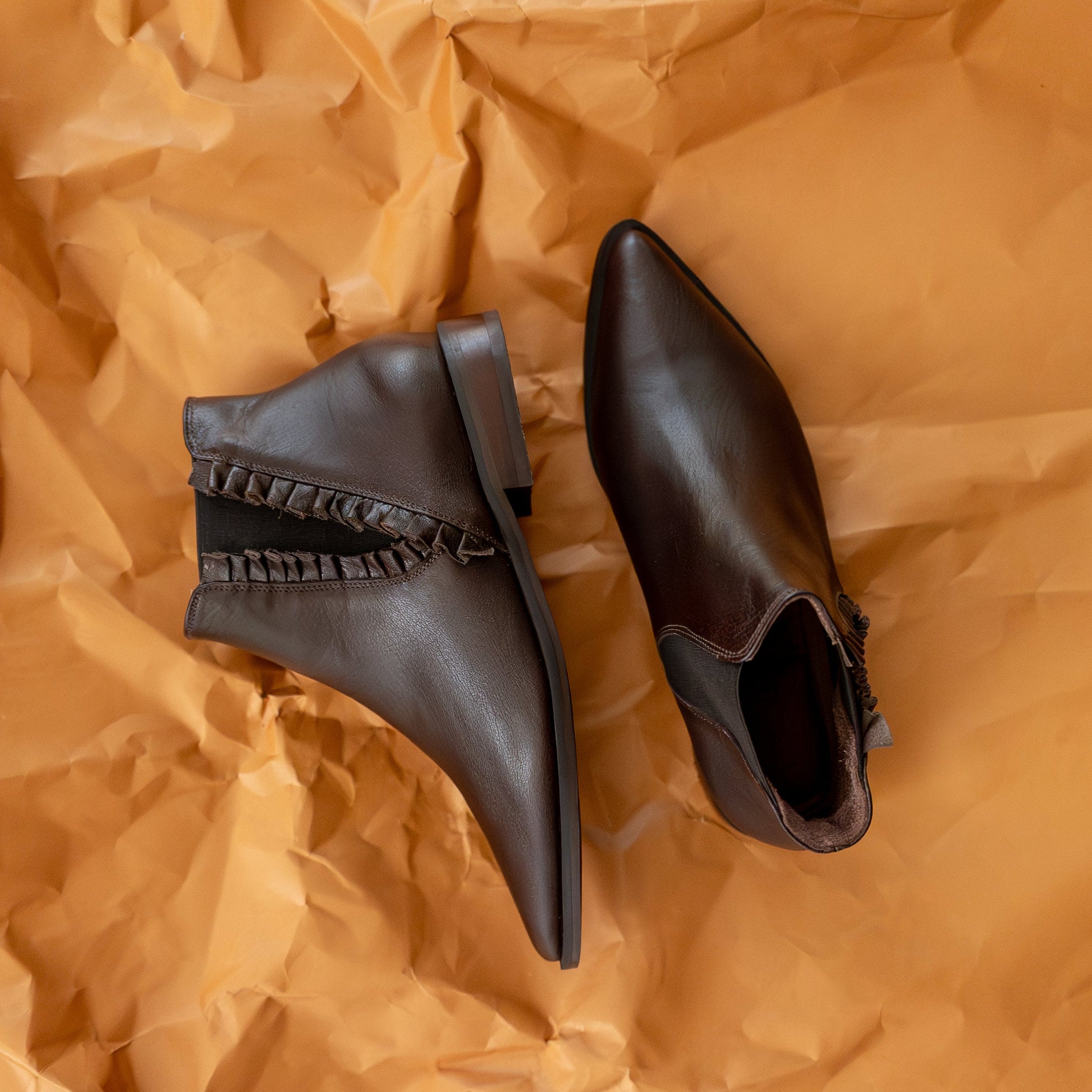 Botin Chelsea Barbs Cuero Brown