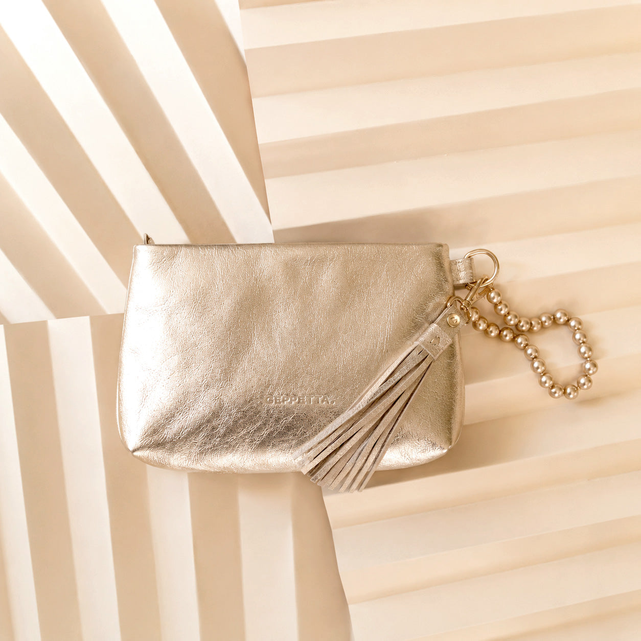 Clutch Noa Cuero Dorado