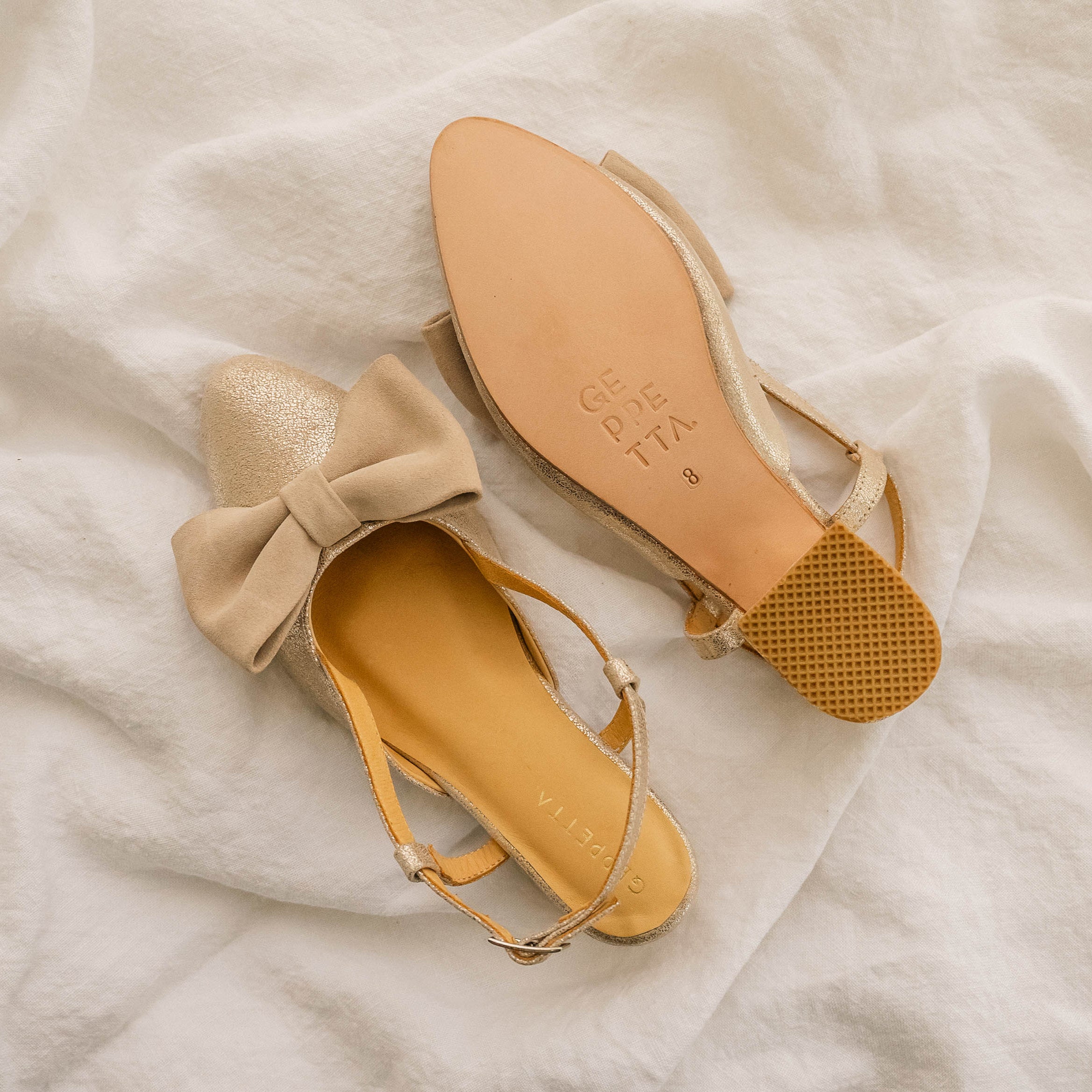 Zapato Leonor Dorado