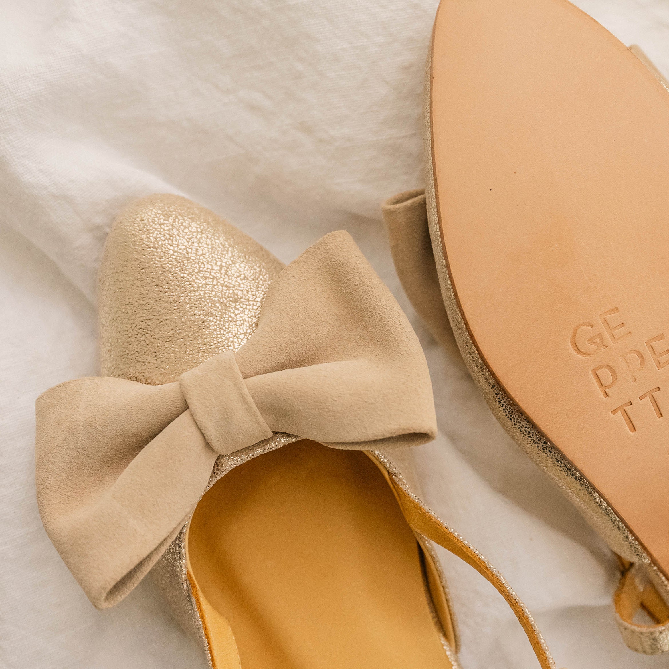 Zapato Leonor Dorado