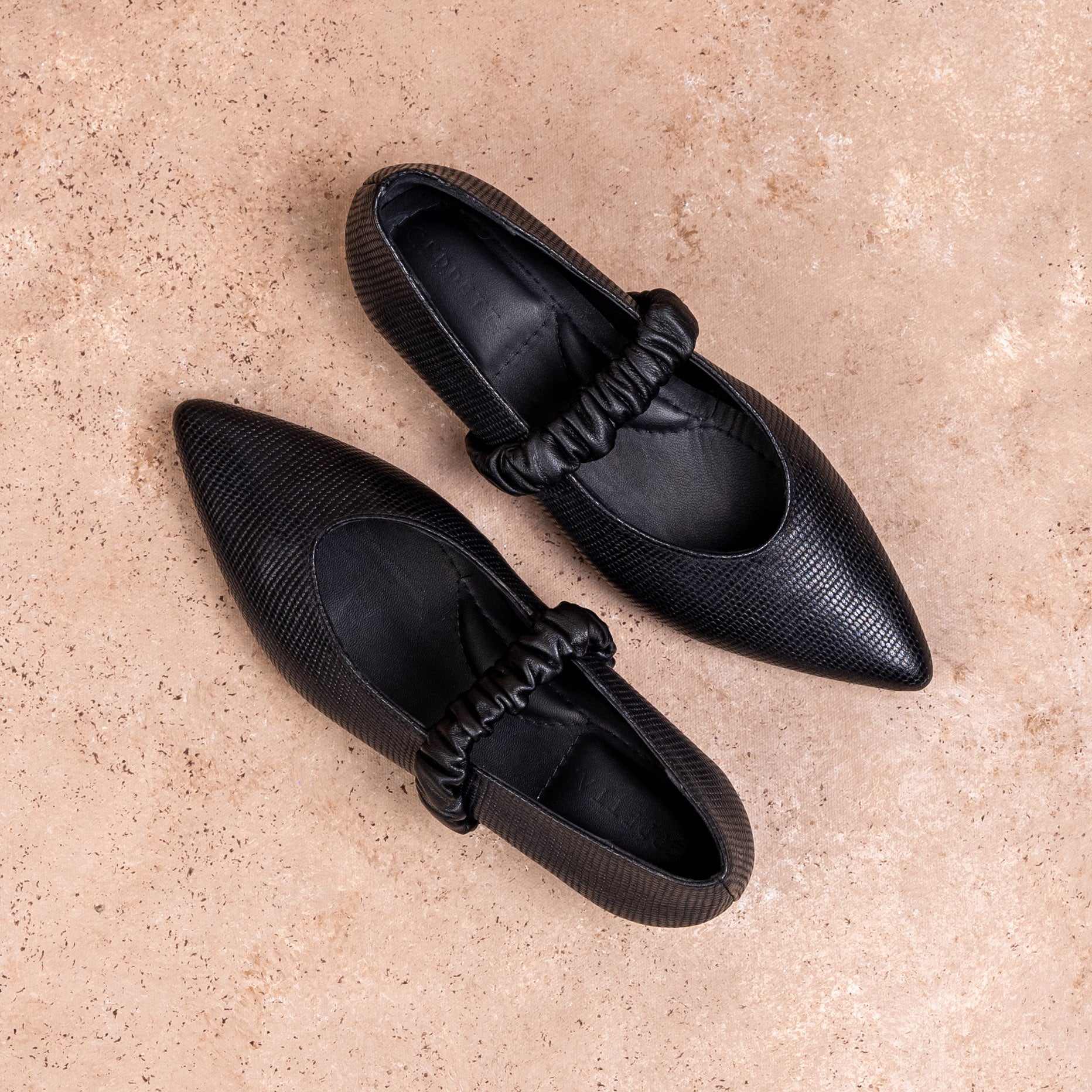 Ballerina Kiki Cuero Negro Ajuste Ultra Soft