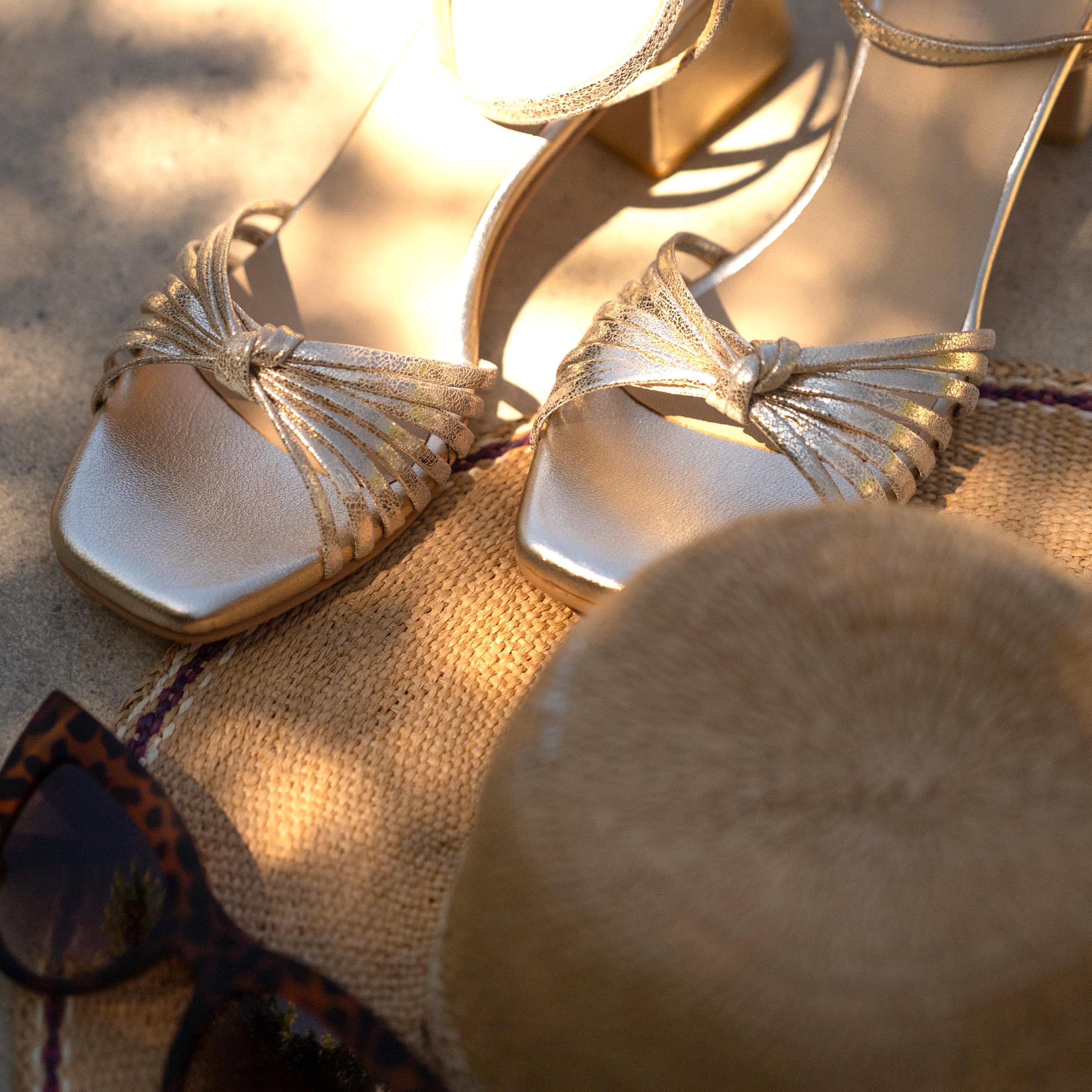 Sandalia Lucia Dorado