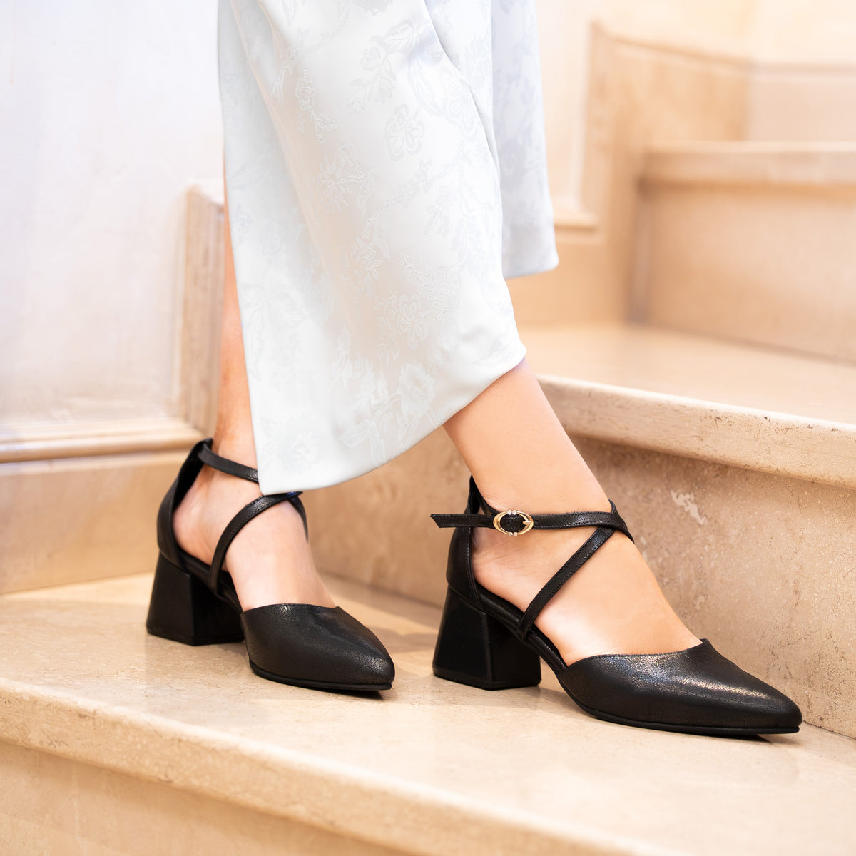 Zapato Taco Sophia Cuero Negro