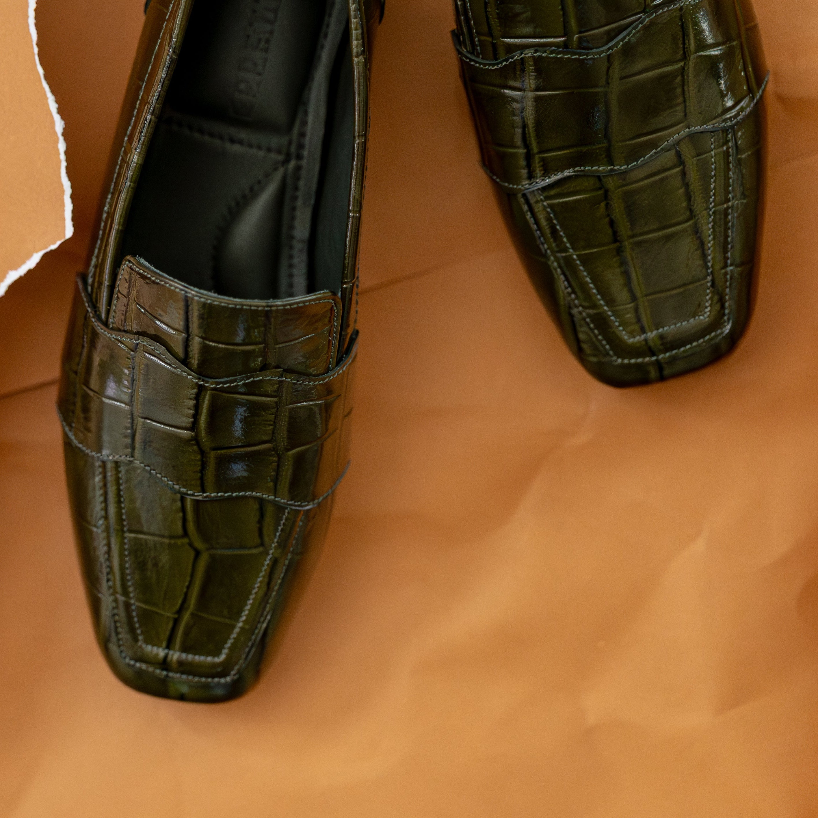 Mocasin Zoe Cuero Croco Verde