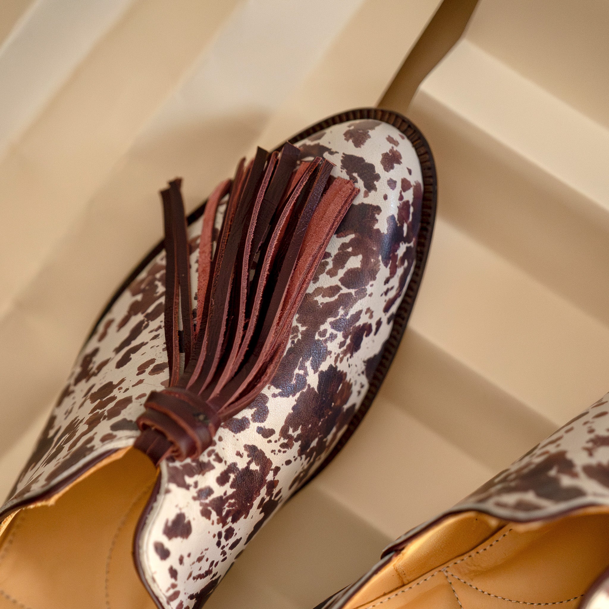 Zapato Maida Cow Pompón Burgundy