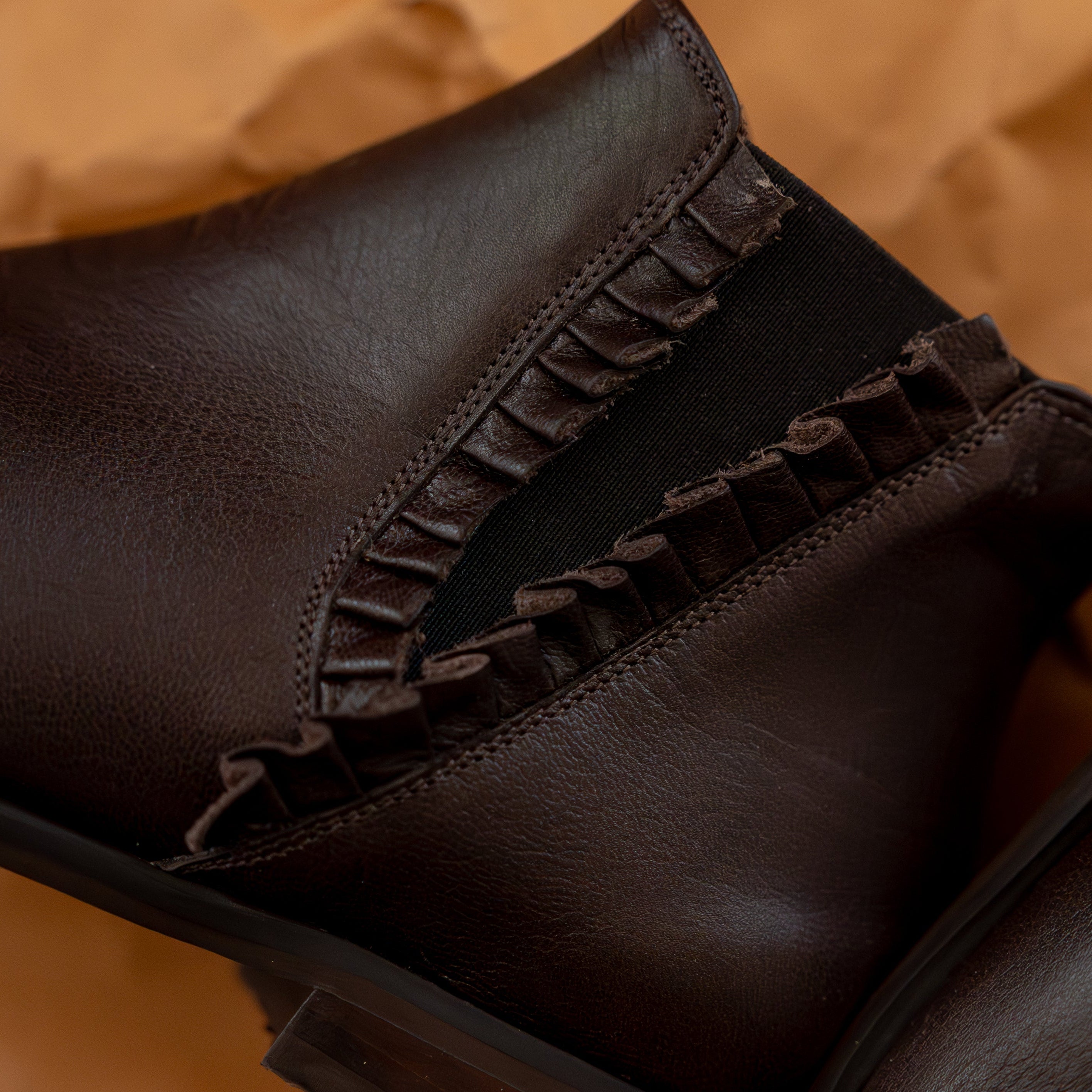 Botin Chelsea Barbs Cuero Brown