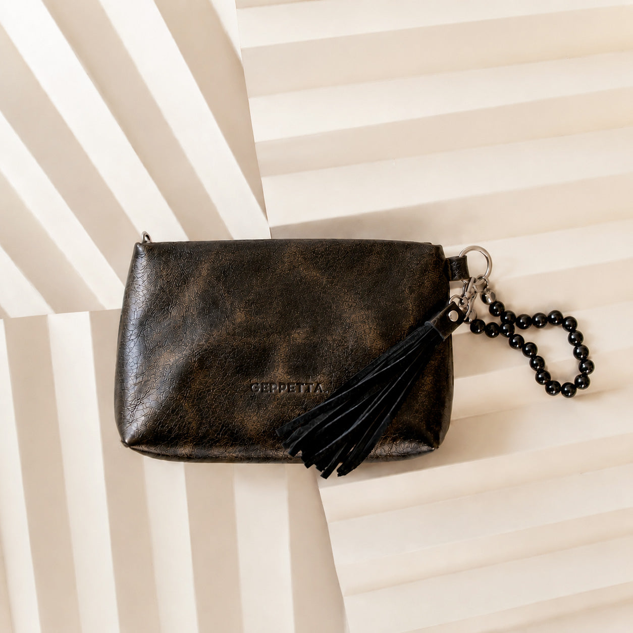 Clutch Noa Cuero Negro Bronce