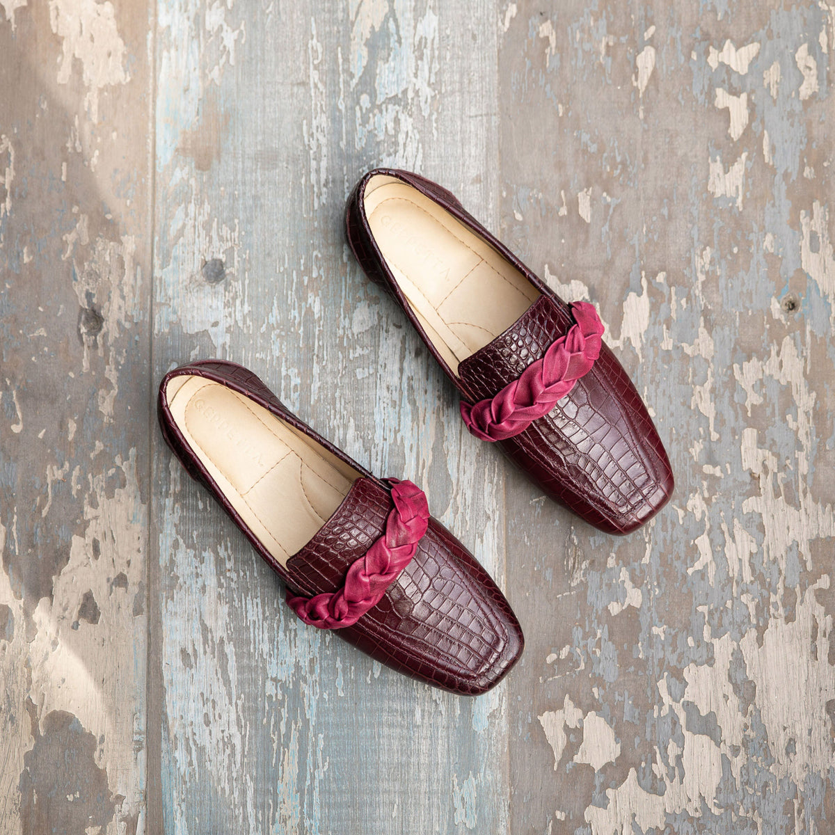 Mocasin Jo Cuero Croco Burdeo