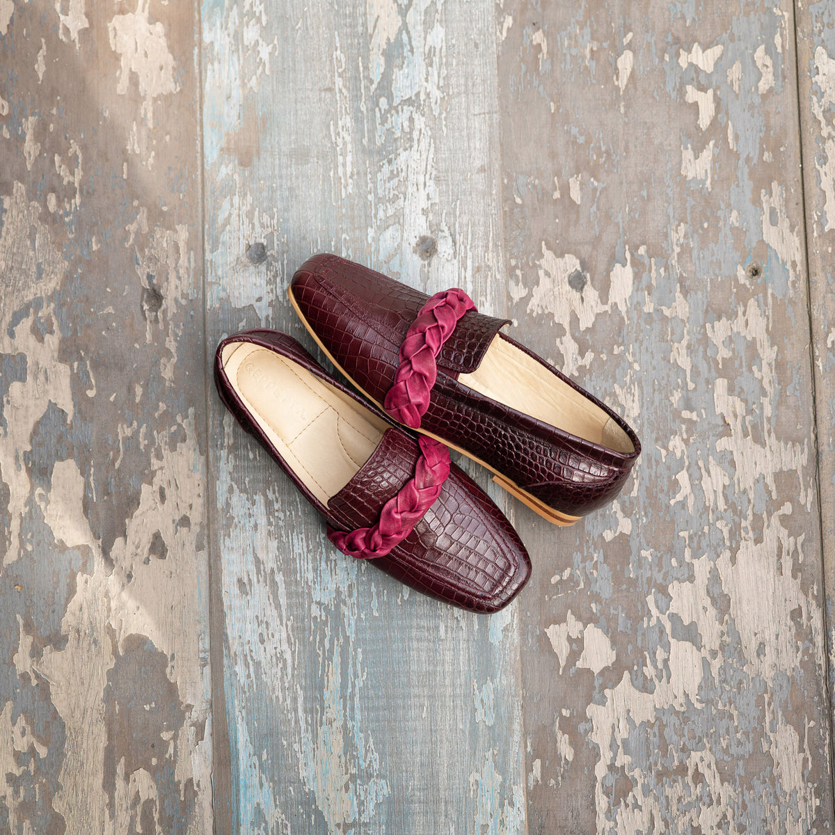 Mocasin Jo Cuero Croco Burdeo