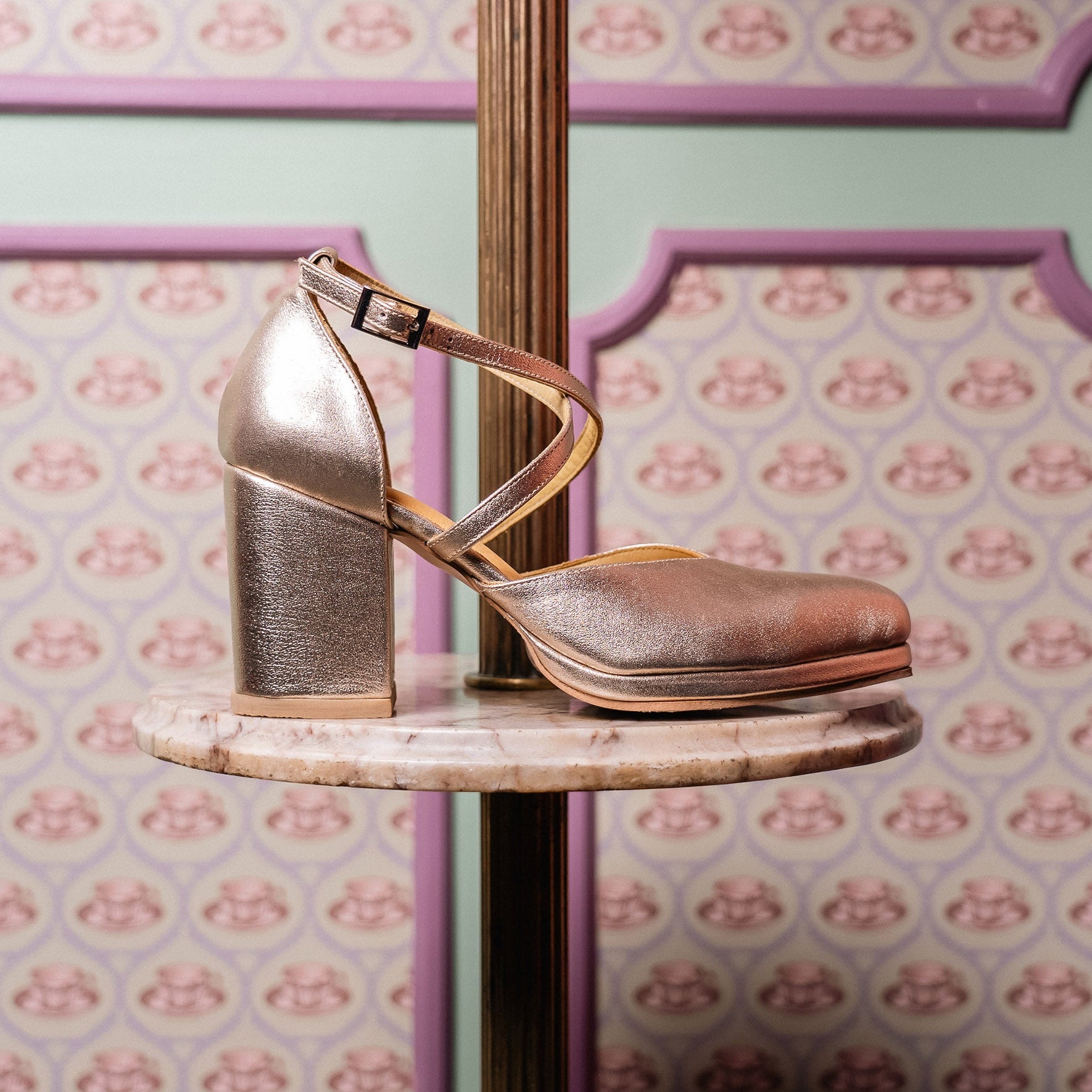Zapato Maria Dorado