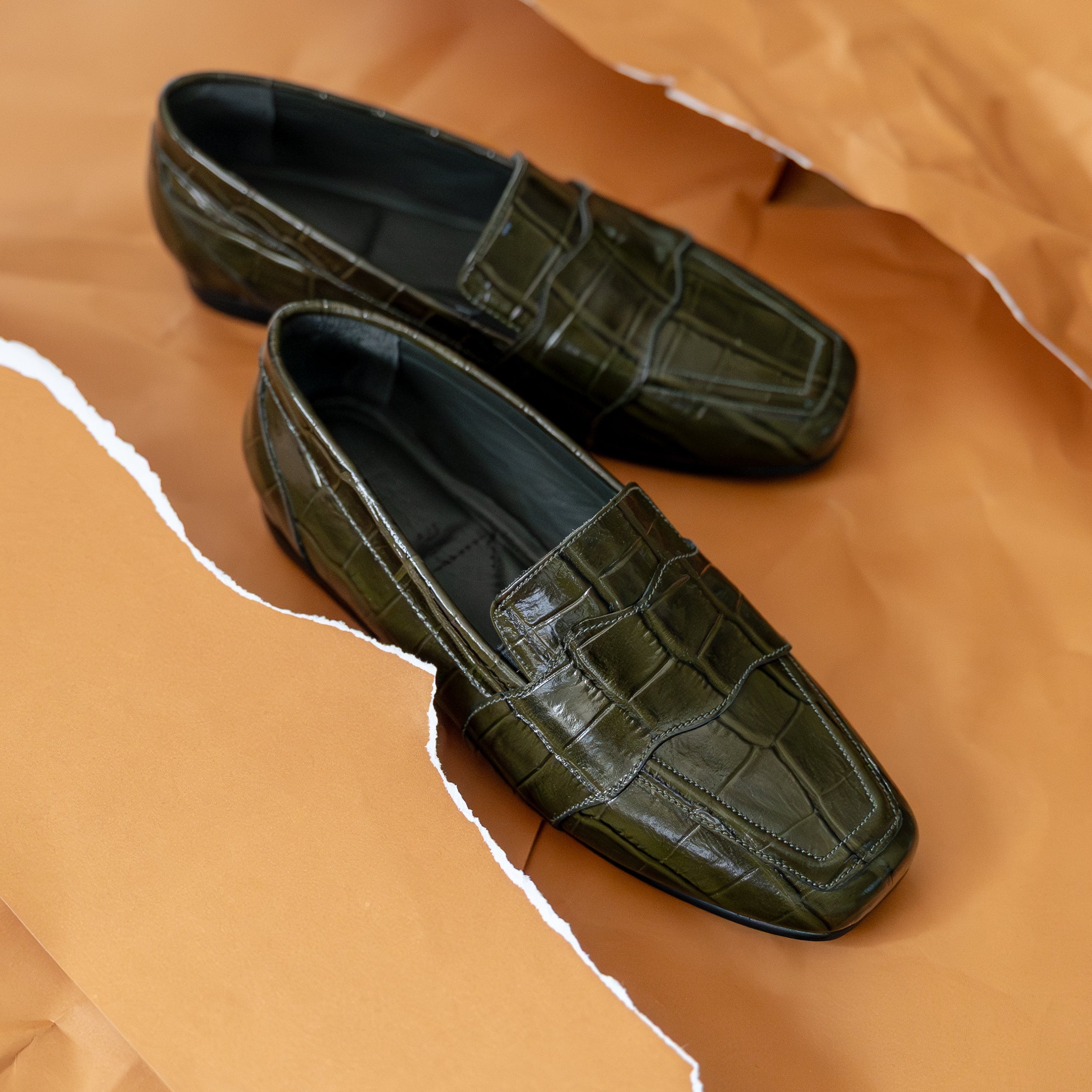 Mocasin Zoe Cuero Croco Verde